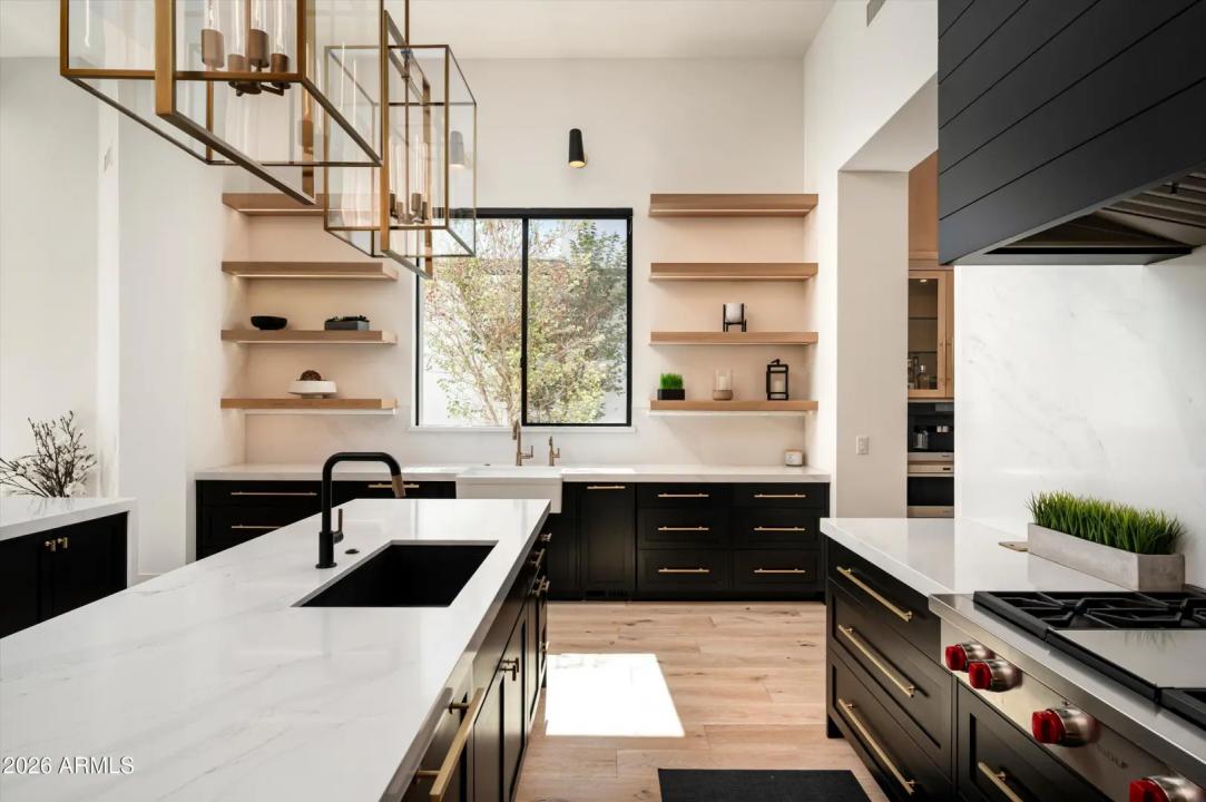 Real Estate Picture 9