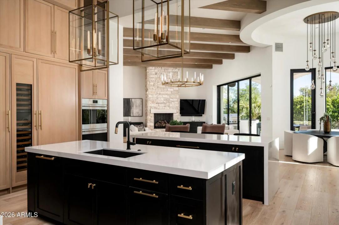 Real Estate Picture 7