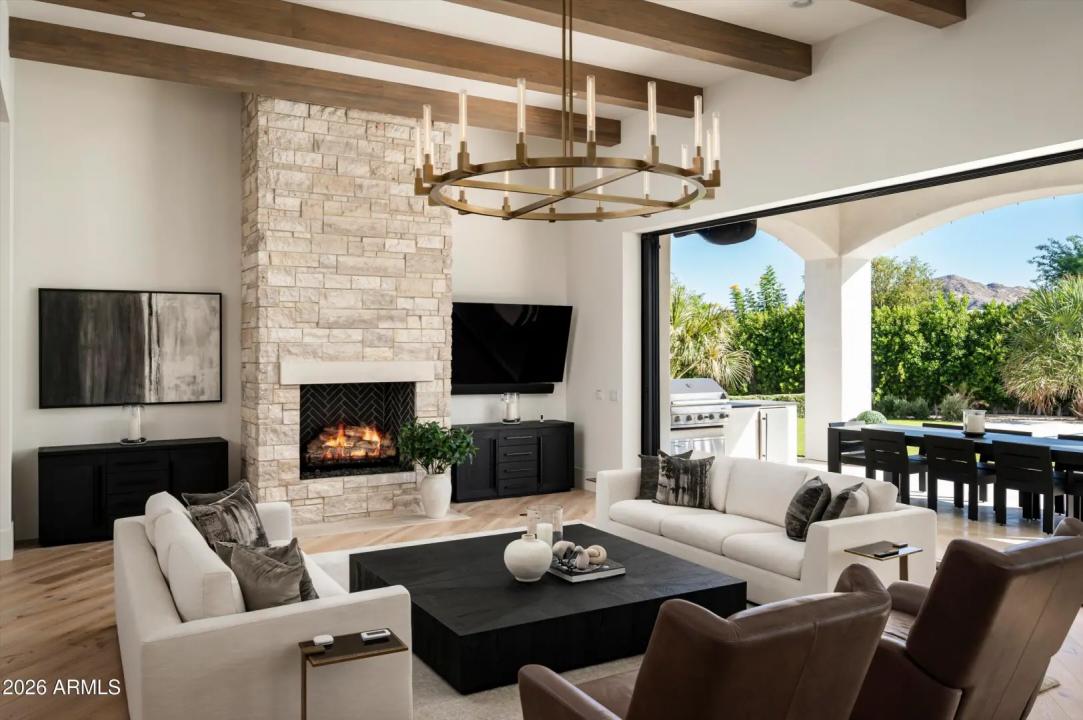 Real Estate Picture 14