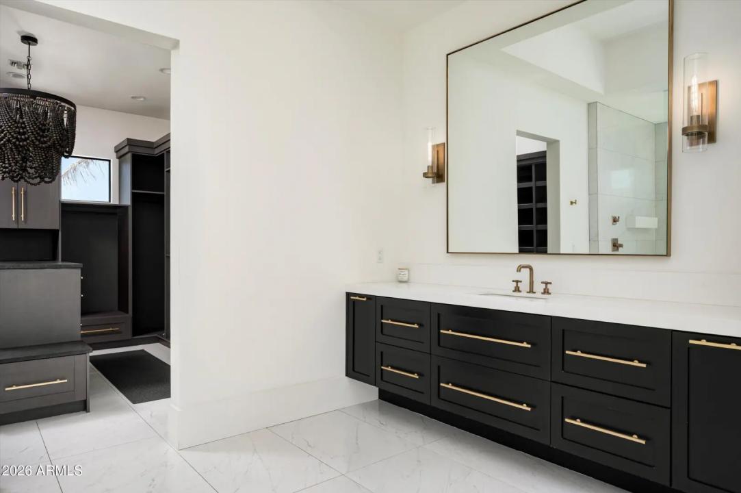 Real Estate Picture 24