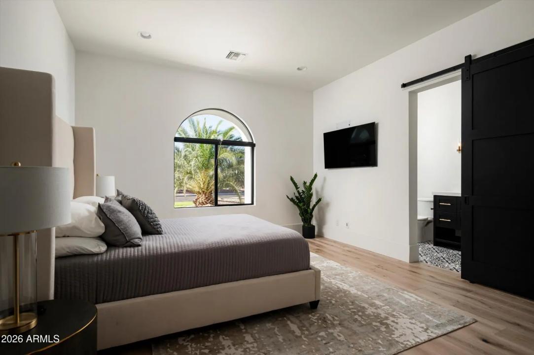 Real Estate Picture 32