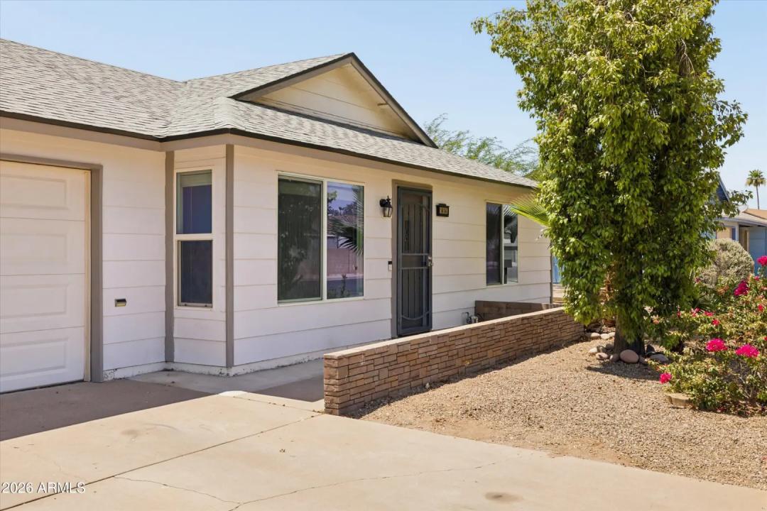 Real Estate Picture 3