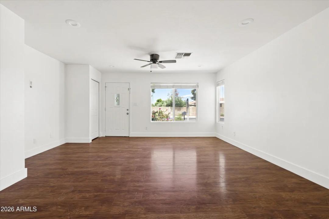 Real Estate Picture 4