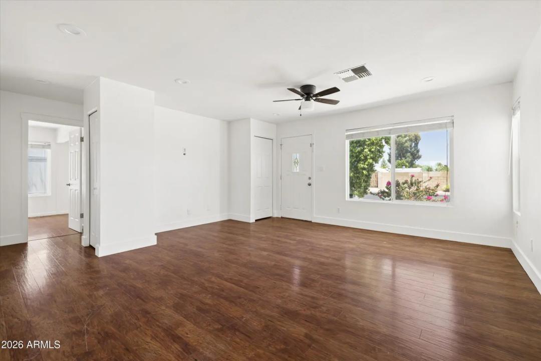 Real Estate Picture 5