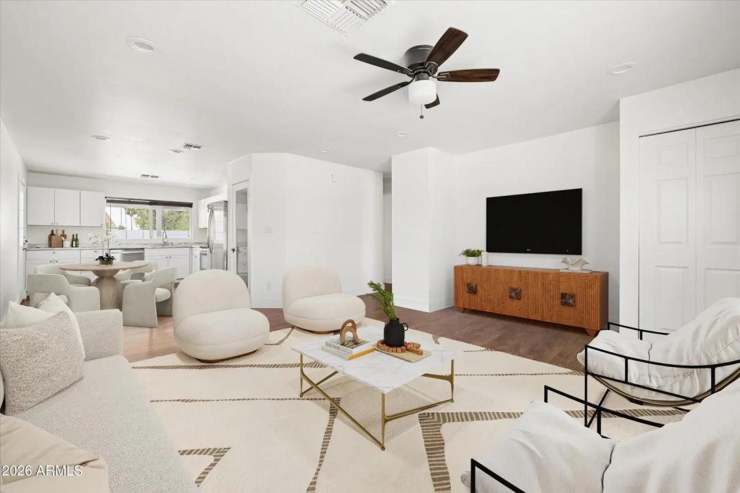 Real Estate Picture 8
