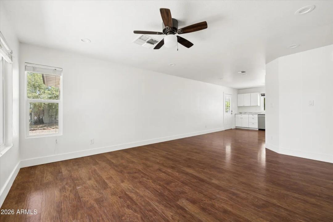 Real Estate Picture 9
