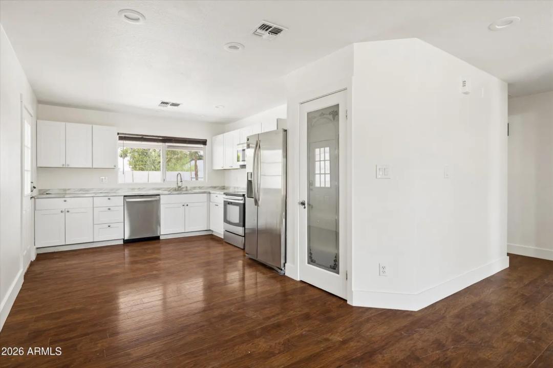 Real Estate Picture 11