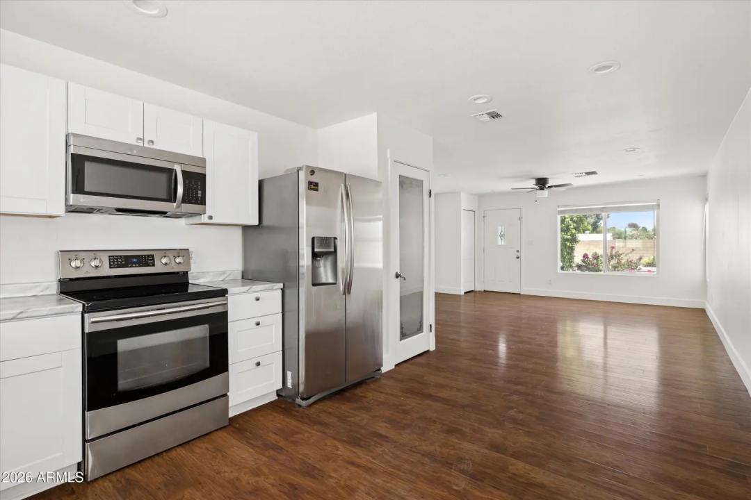 Real Estate Picture 14