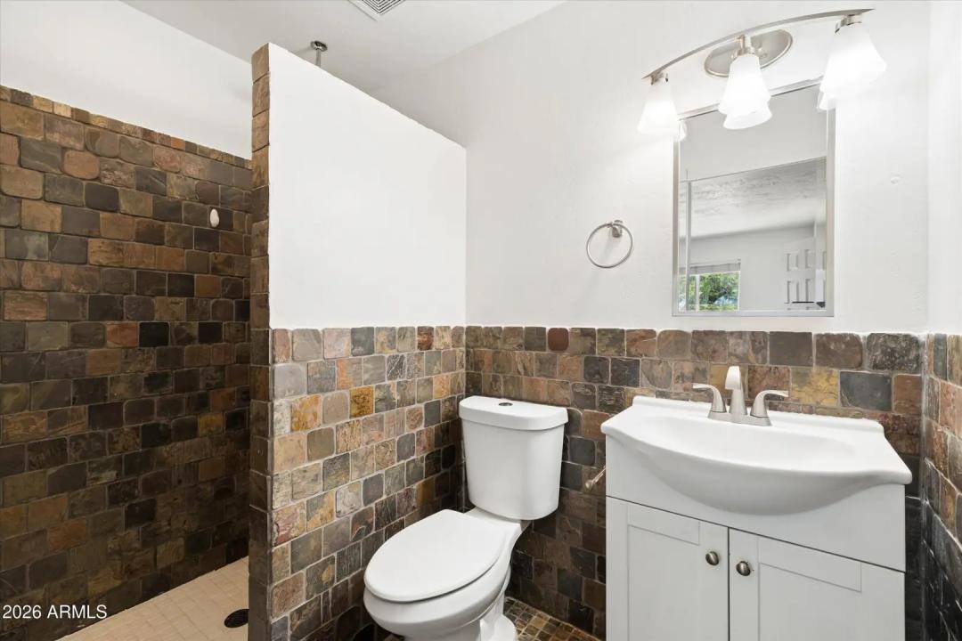 Real Estate Picture 18