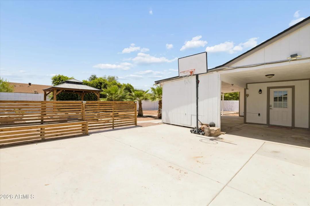 Real Estate Picture 24