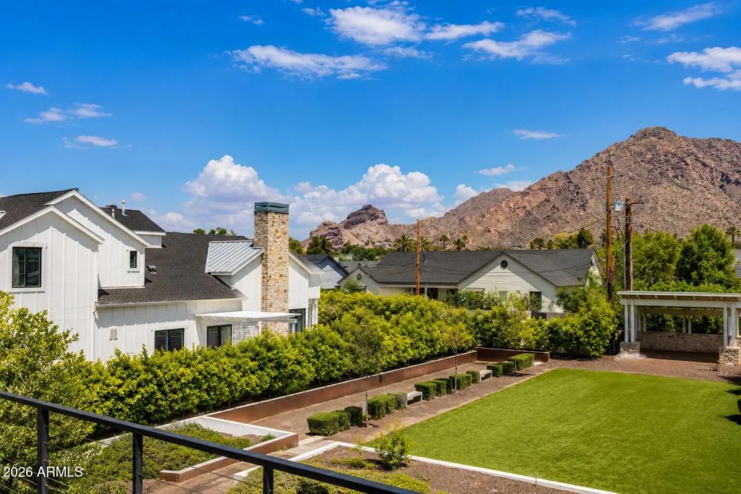 Real Estate Picture 11