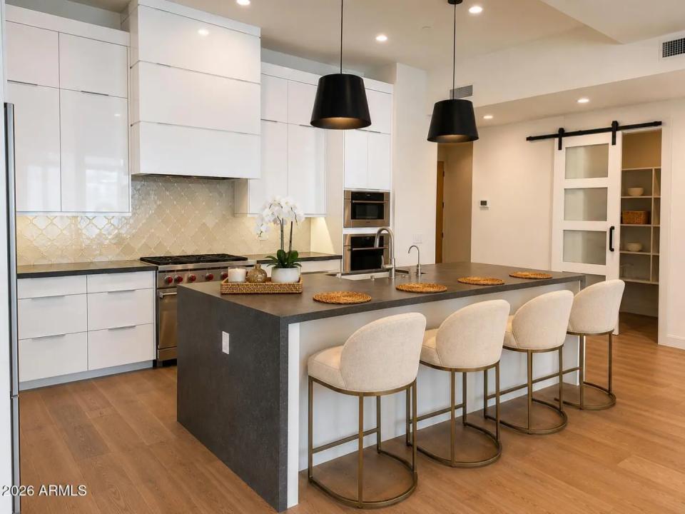 Real Estate Picture 3