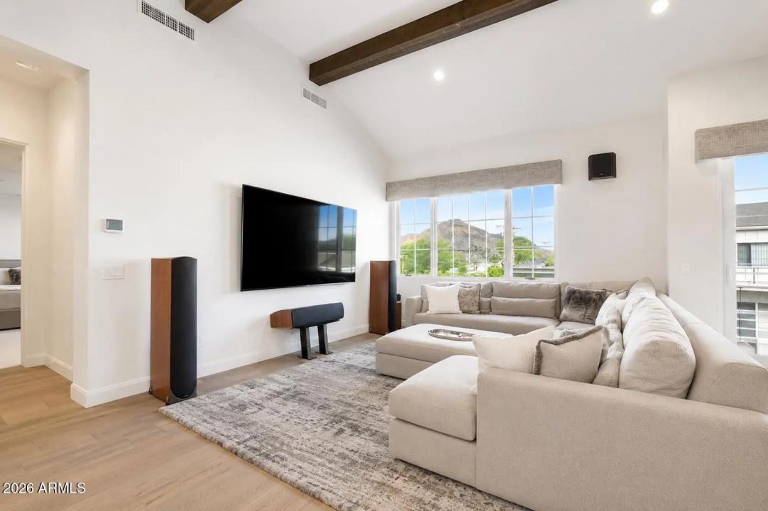 Real Estate Picture 8