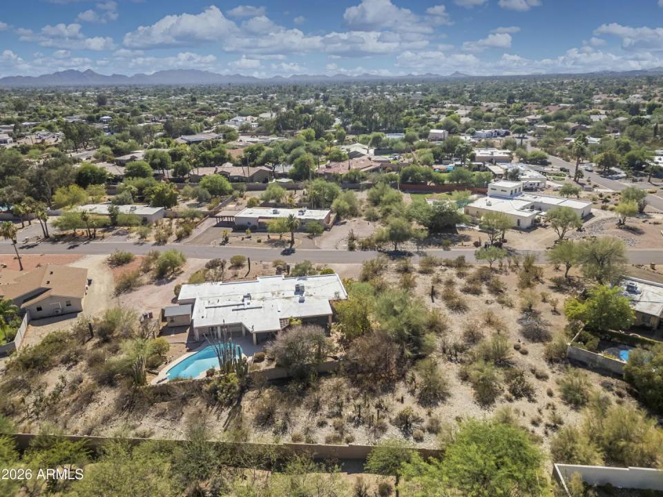 Real Estate Picture 3