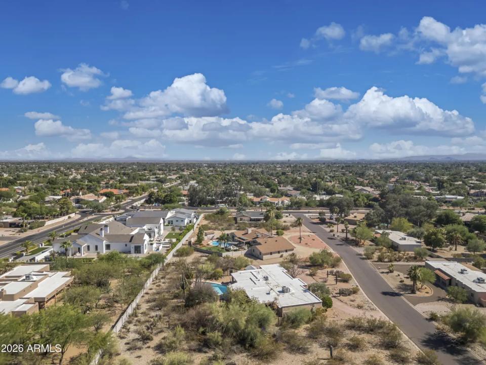 Real Estate Picture 4