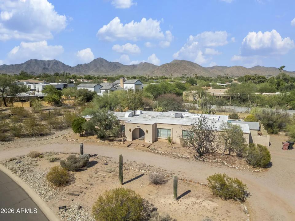 Real Estate Picture 8