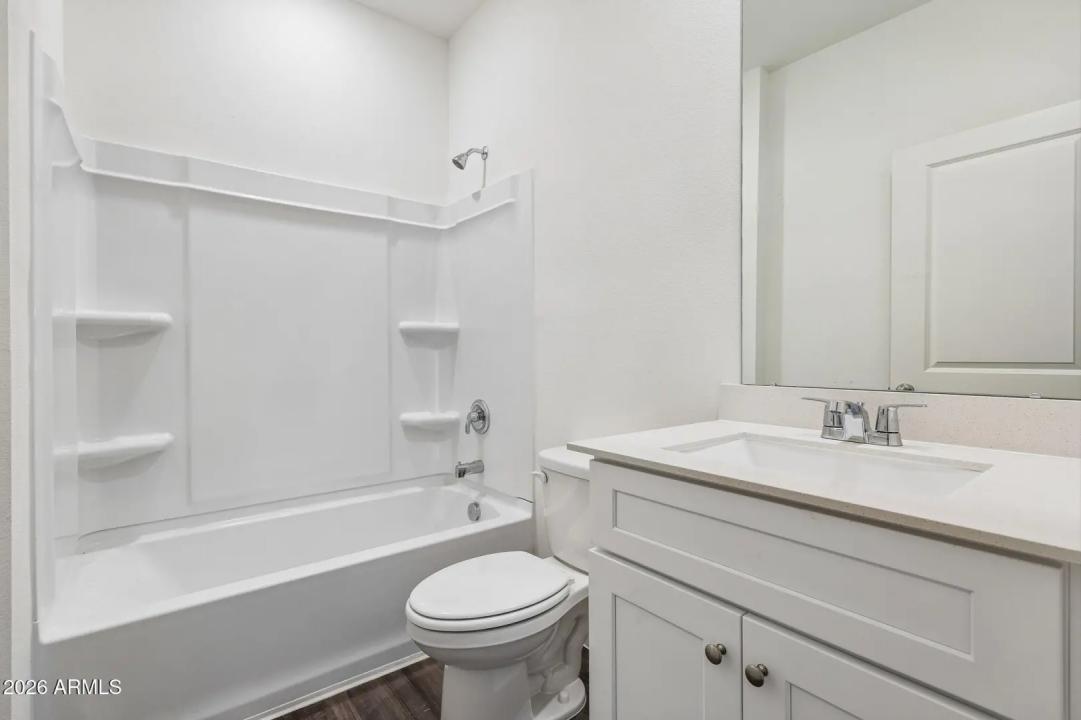 Real Estate Picture 3