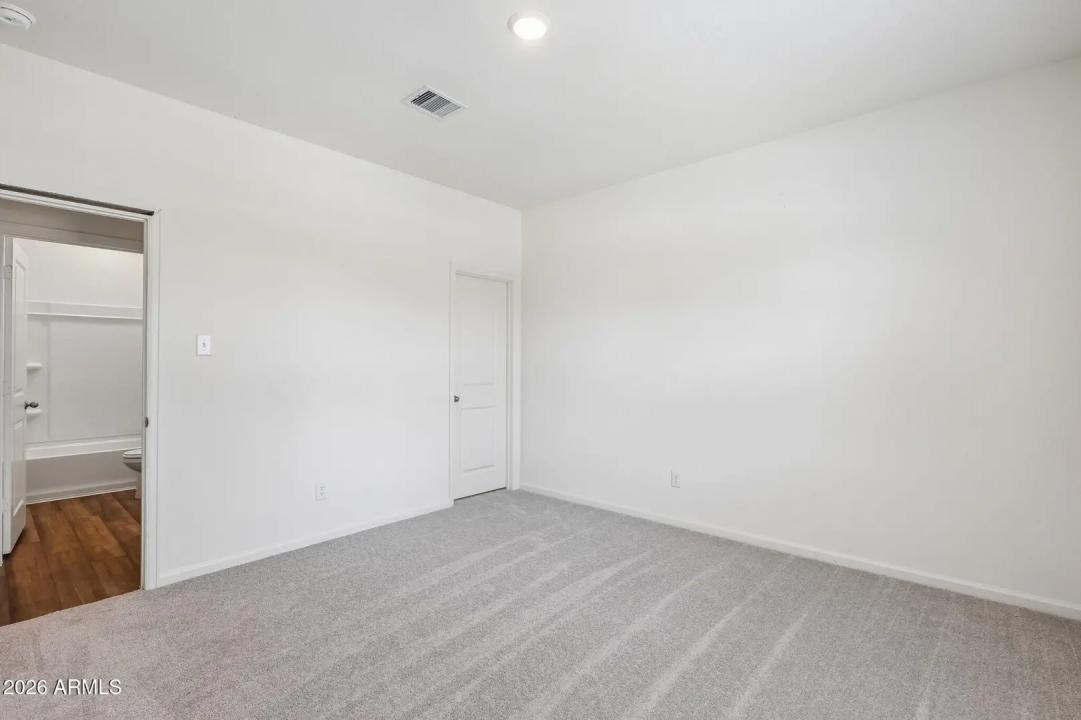 Real Estate Picture 4