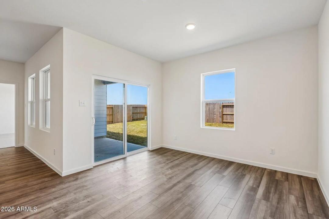 Real Estate Picture 12