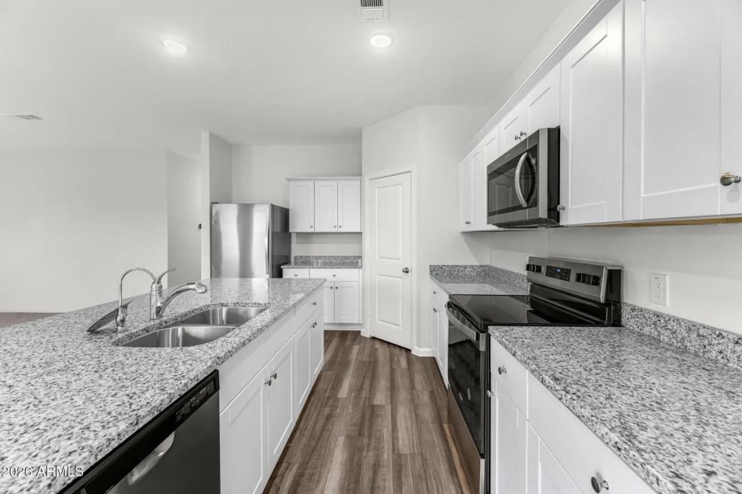 Real Estate Picture 28