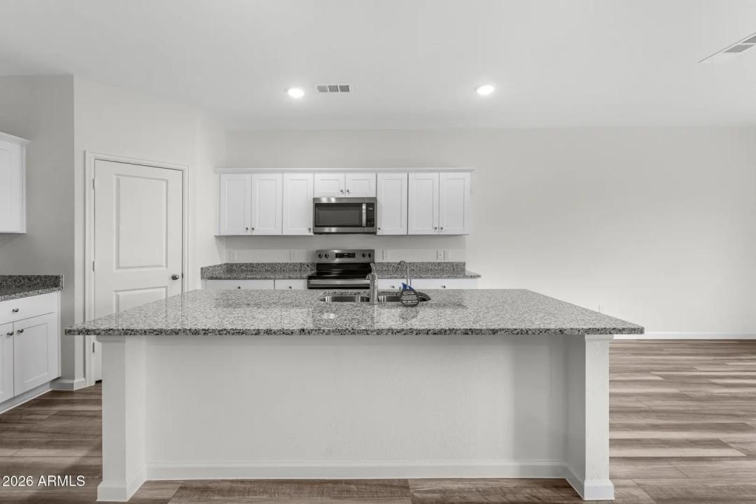 Real Estate Picture 30