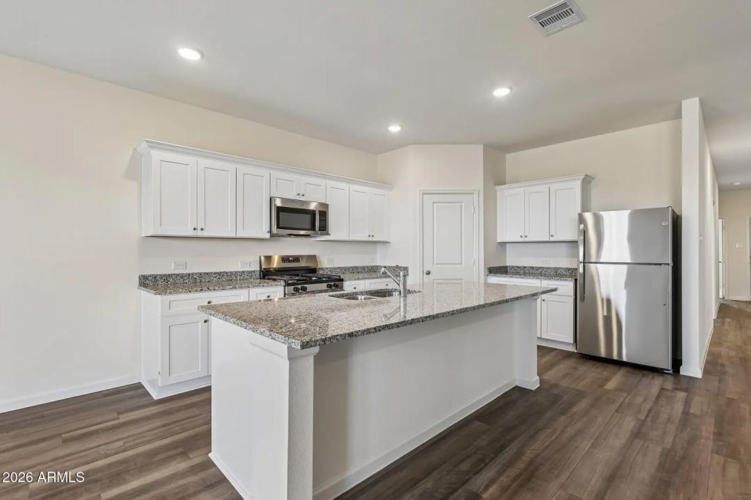 Real Estate Picture 32