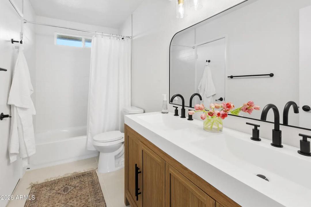 Real Estate Picture 14