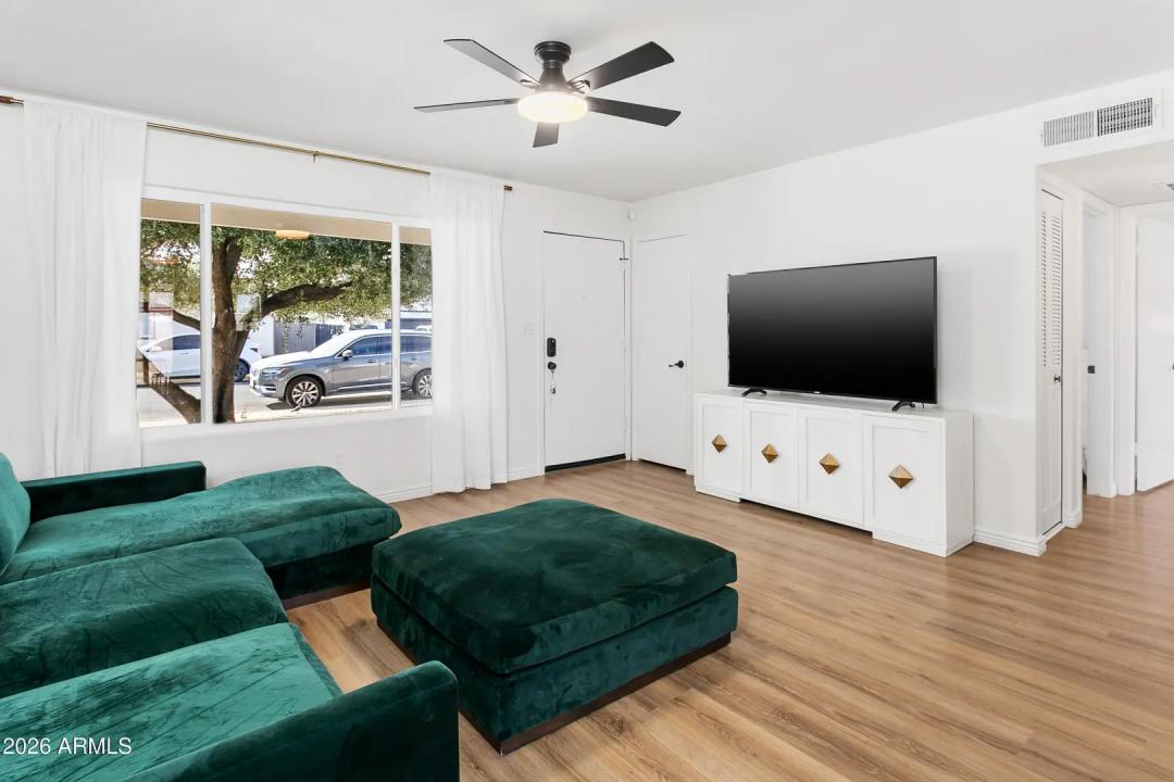 Real Estate Picture 4
