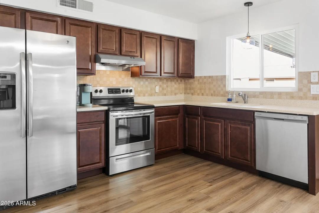 Real Estate Picture 5