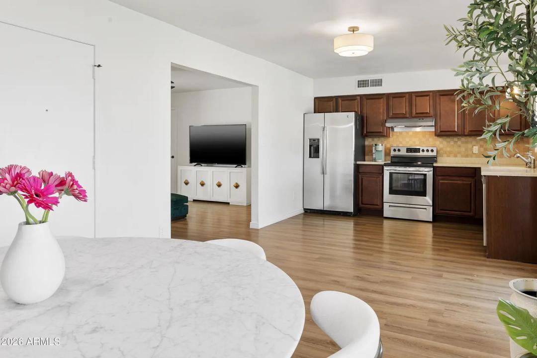 Real Estate Picture 7