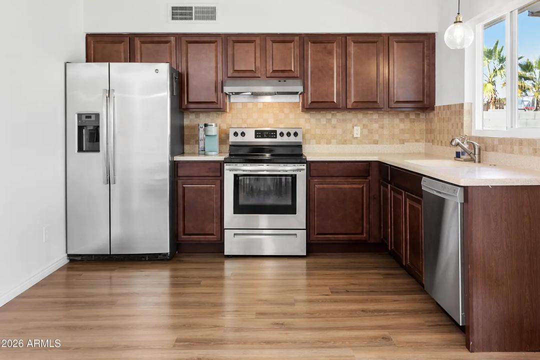 Real Estate Picture 6