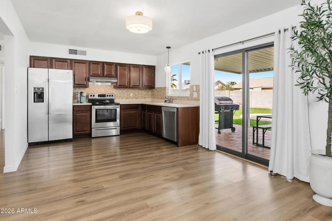 Real Estate Picture 8