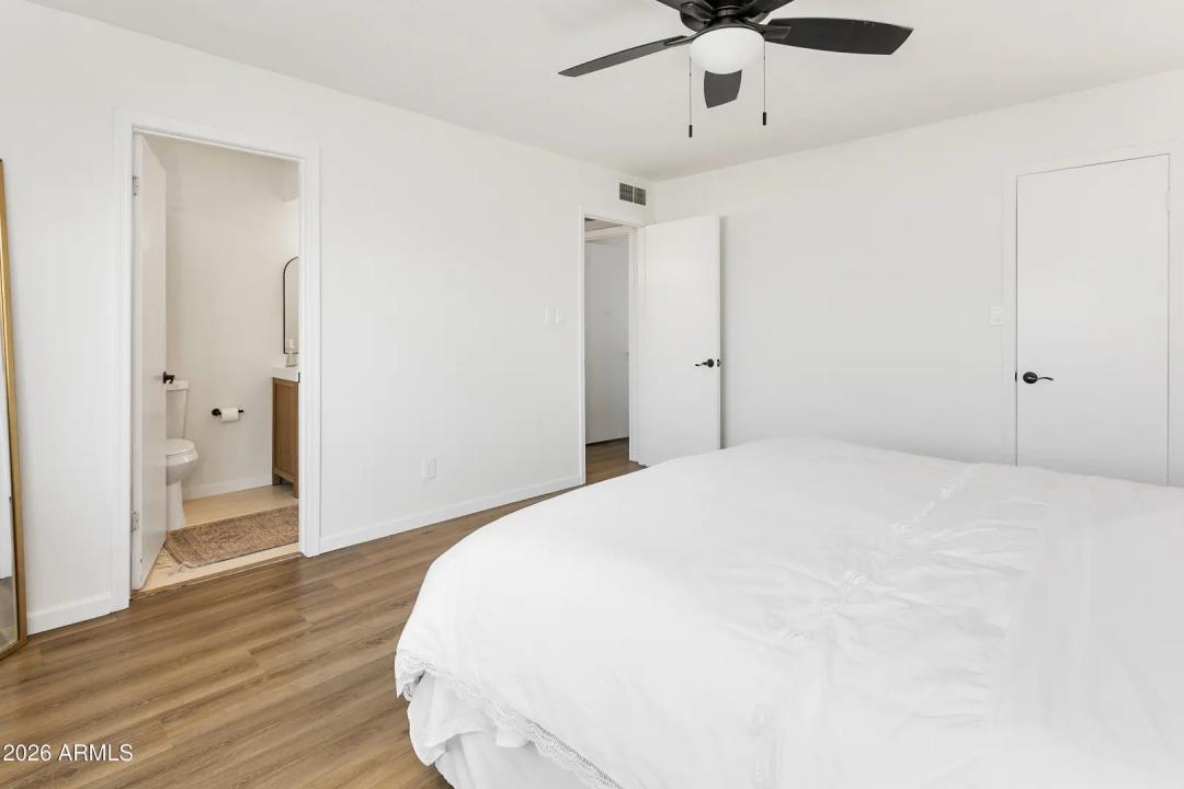 Real Estate Picture 12