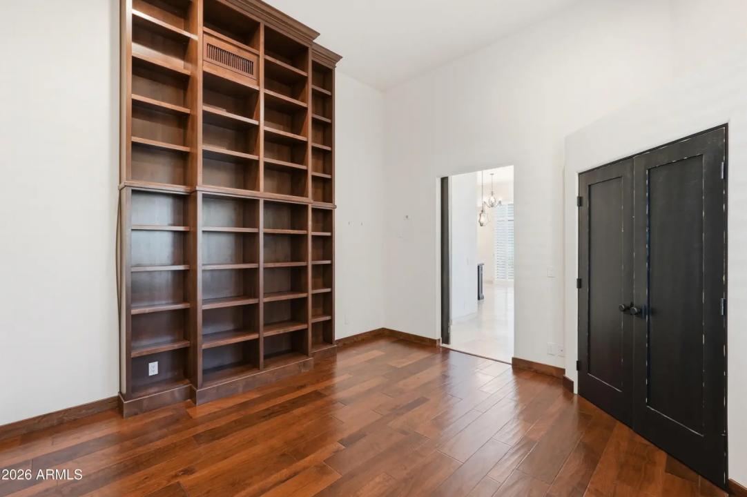 Real Estate Picture 9