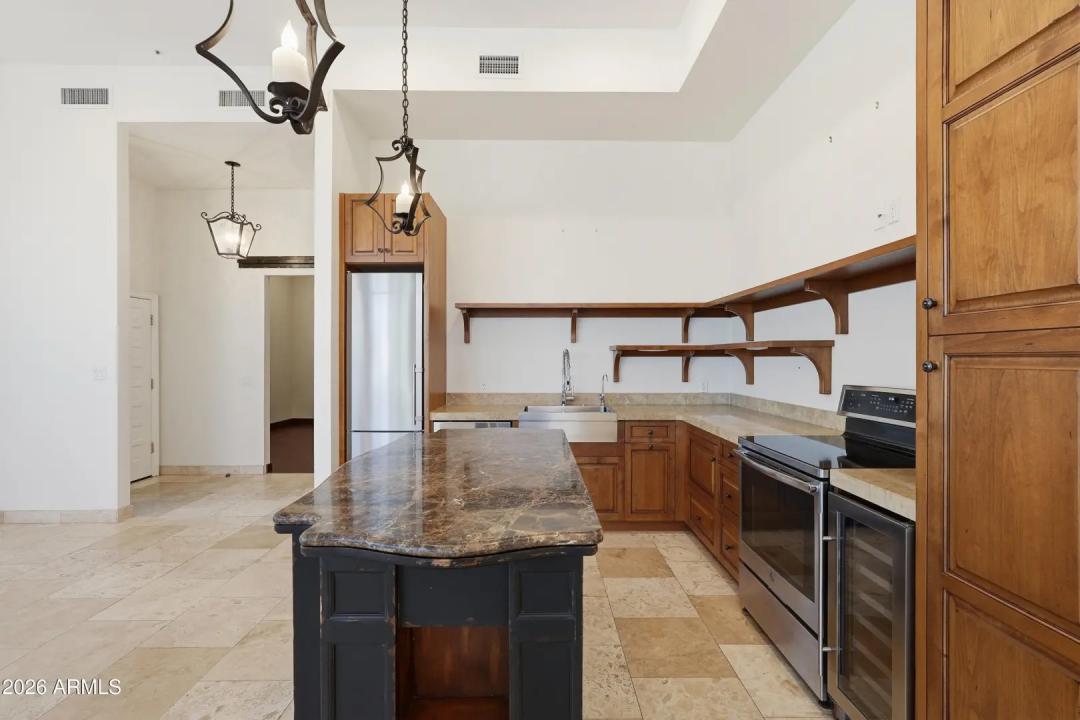 Real Estate Picture 3