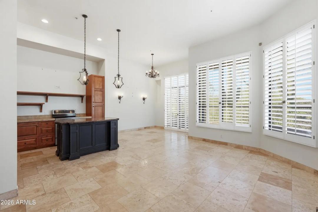 Real Estate Picture 4