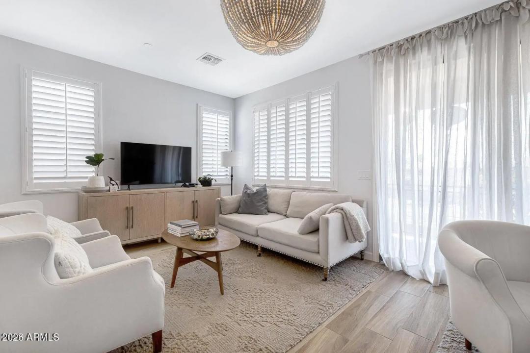 Real Estate Picture 11