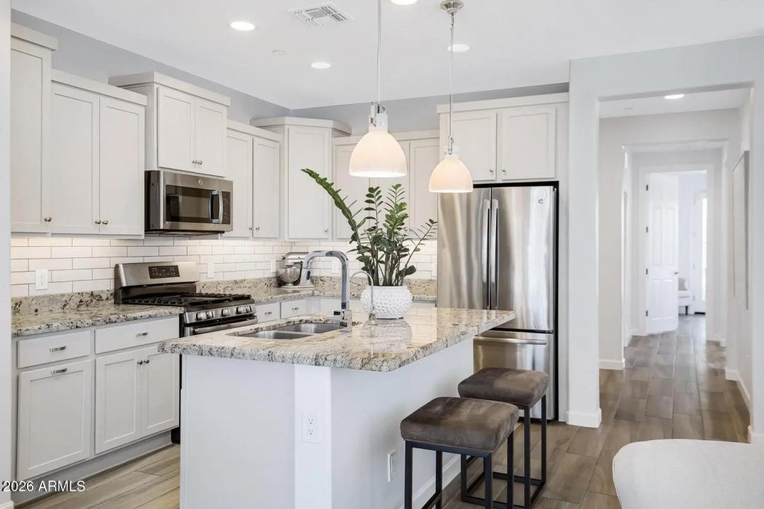 Real Estate Picture 8
