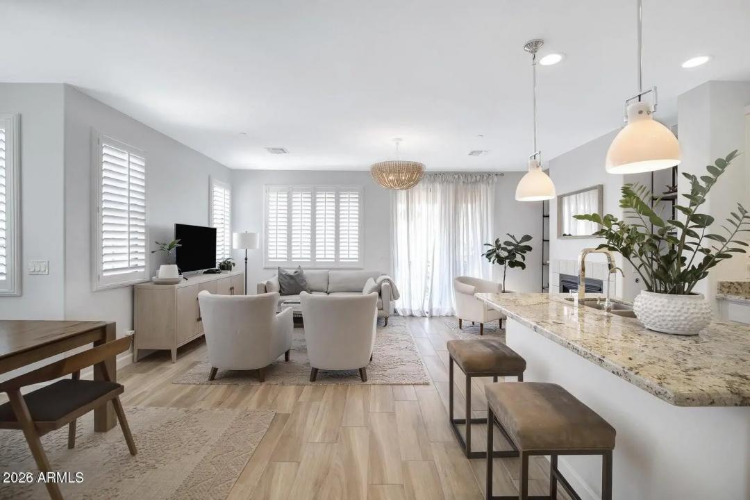 Real Estate Picture 4
