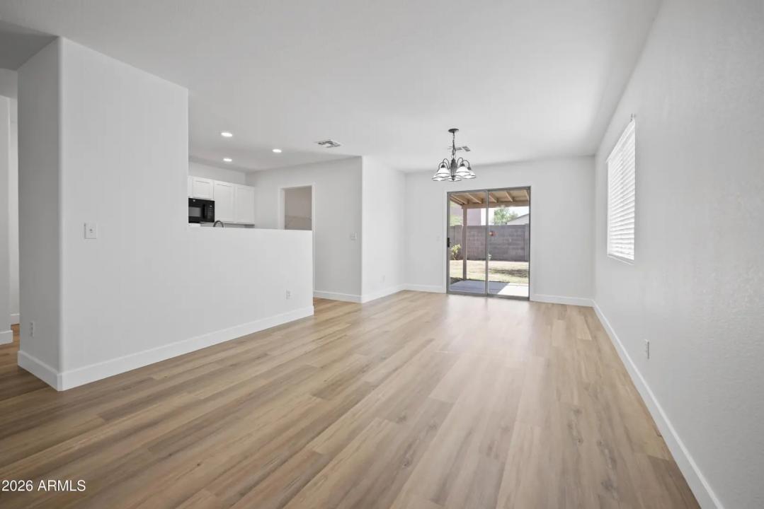 Real Estate Picture 4