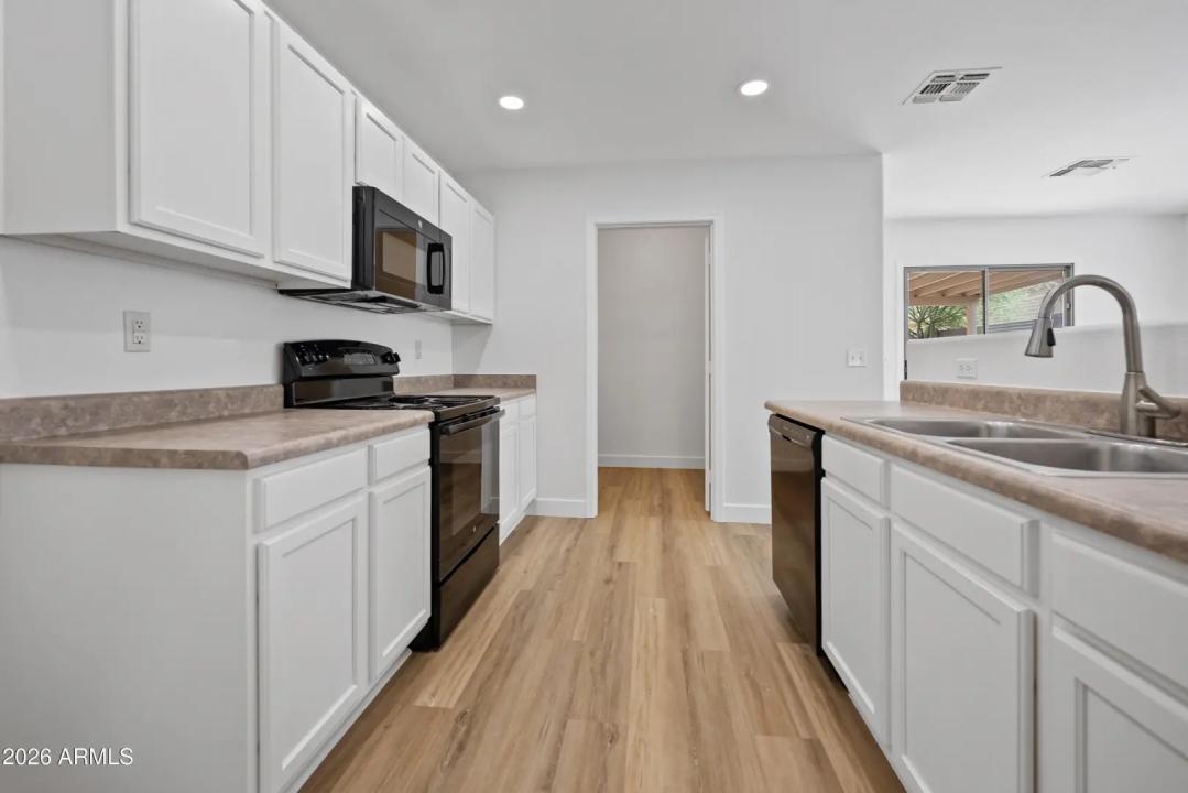 Real Estate Picture 8