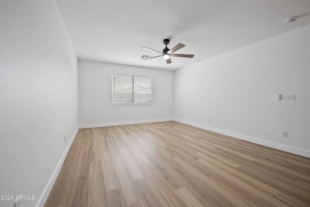 Real Estate Picture 11