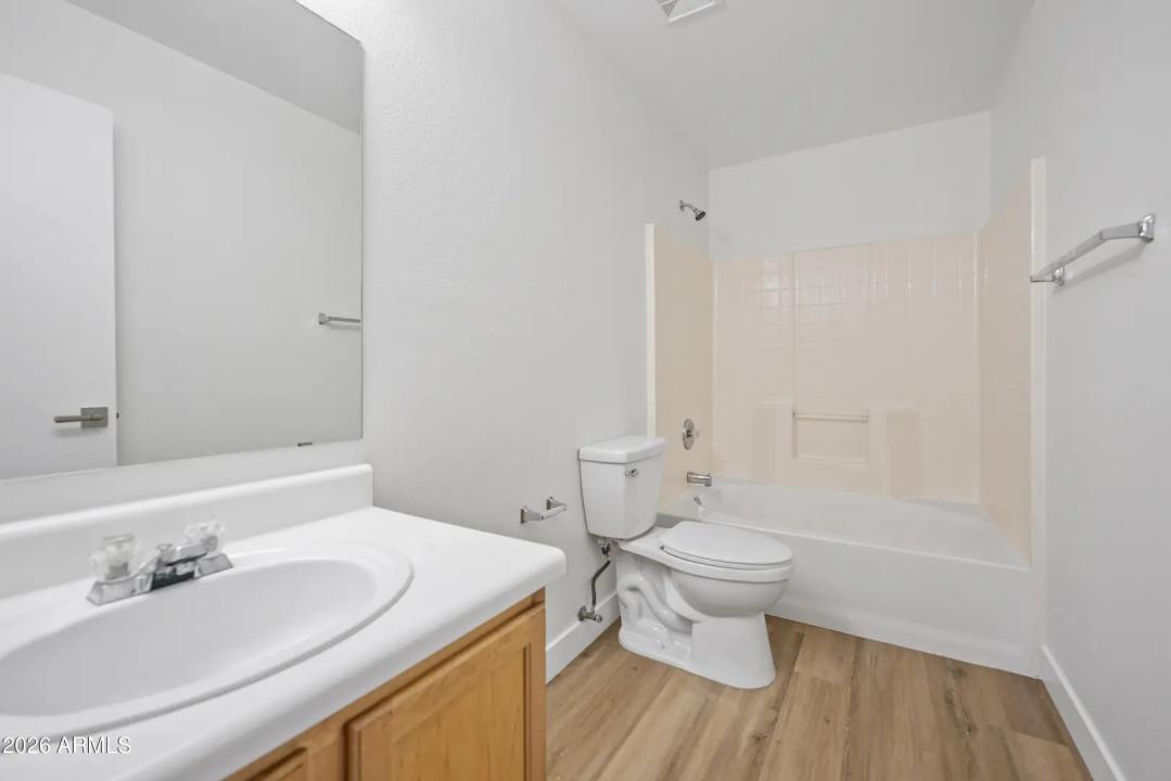 Real Estate Picture 16