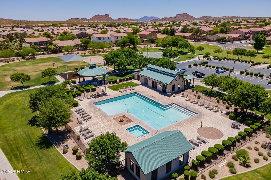 Real Estate Picture 24