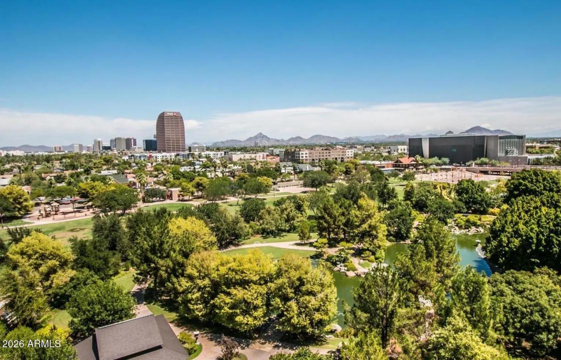 Real Estate Picture 30