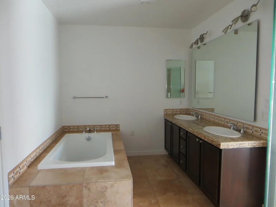 Real Estate Picture 11