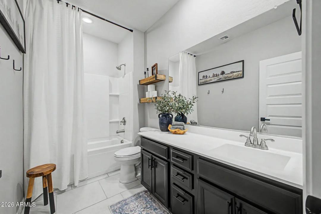 Real Estate Picture 17