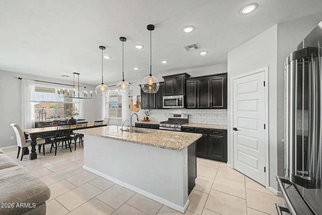 Real Estate Picture 6