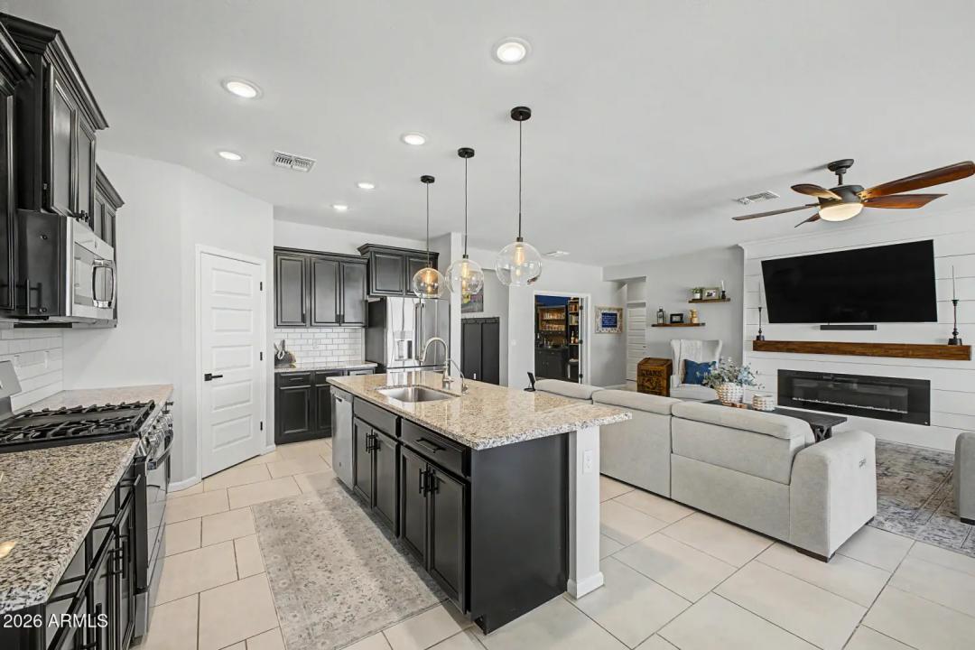 Real Estate Picture 7