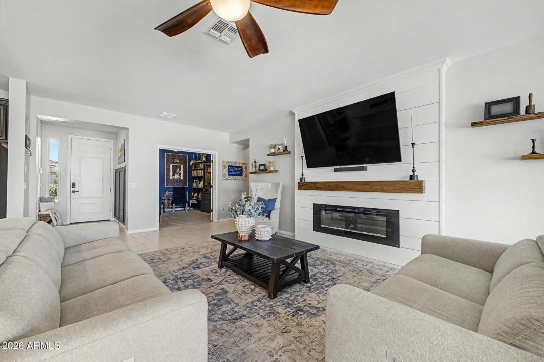 Real Estate Picture 5